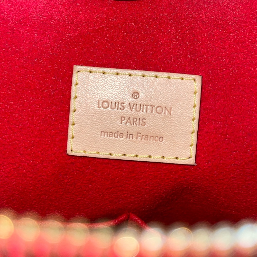 Authentic LV V Tote MM Rouge in Monogram With strap - Picture 15 of 15